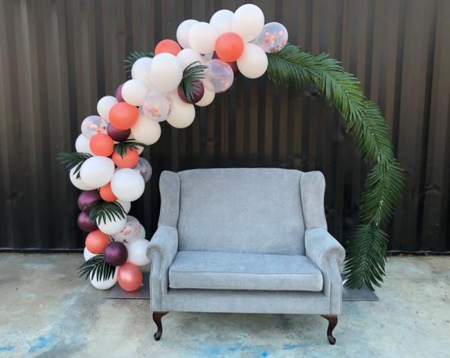 balloon-arch-&amp-couch